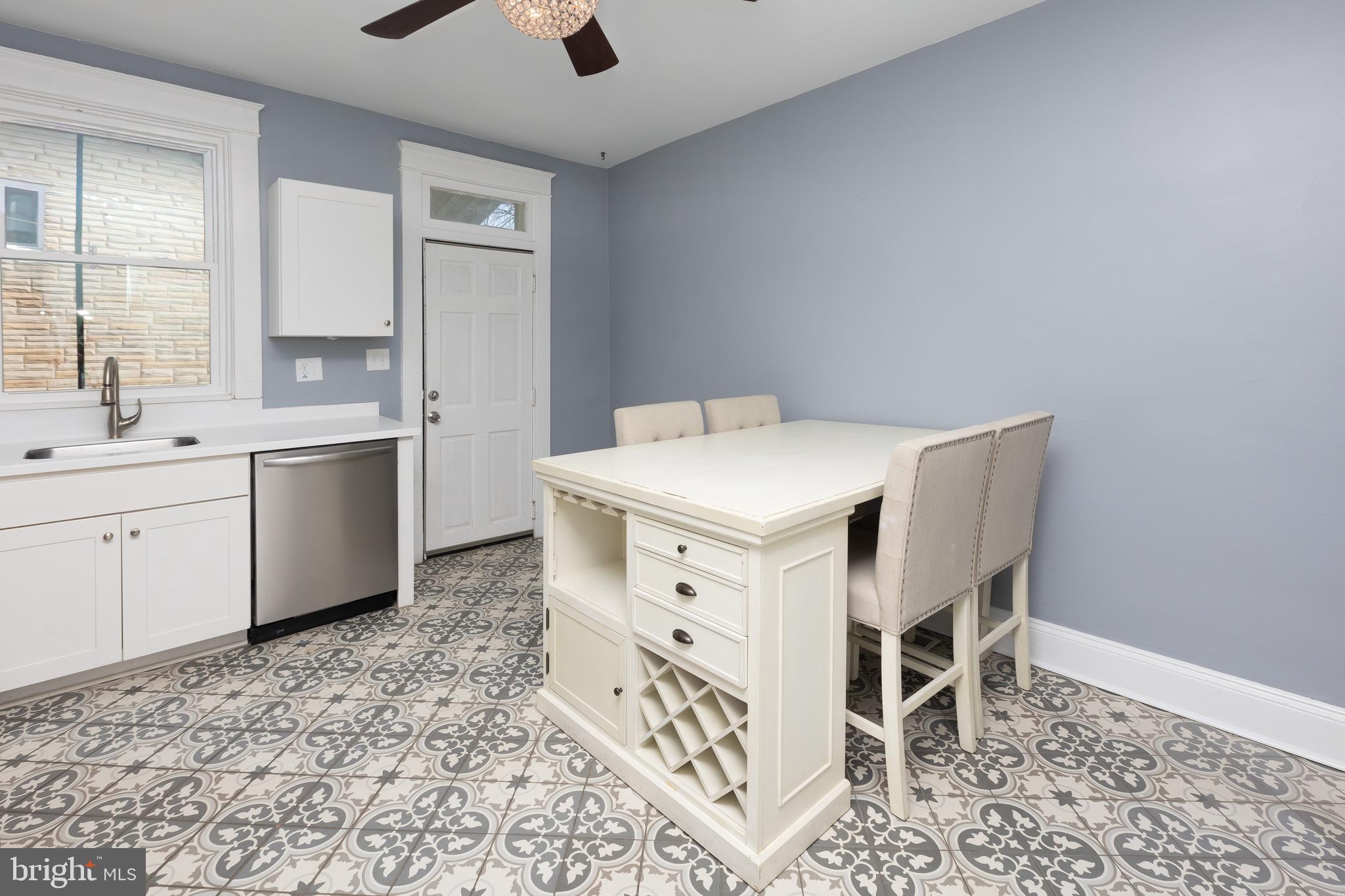 3659 Chestnut Avenue Baltimore, MD 21211 - Photo 6 of 20 Floating kitchen island