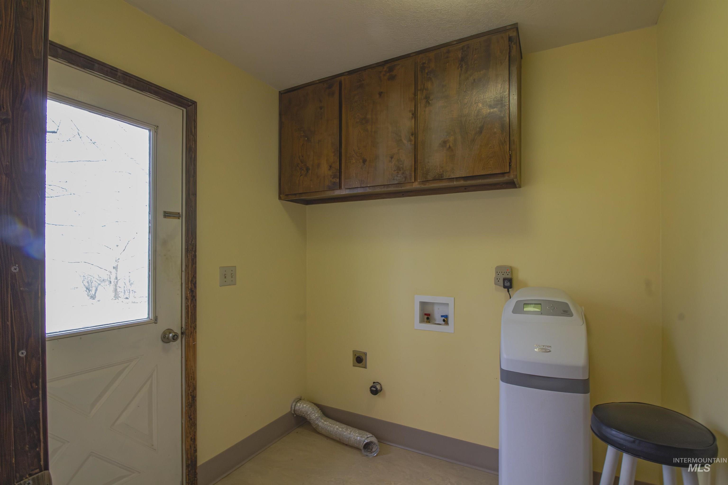2465 Center Avenue Payette, ID 83661 - Photo 12 of 39 Laundry room with electric dryer hookup, cabinet space, and washer hookup