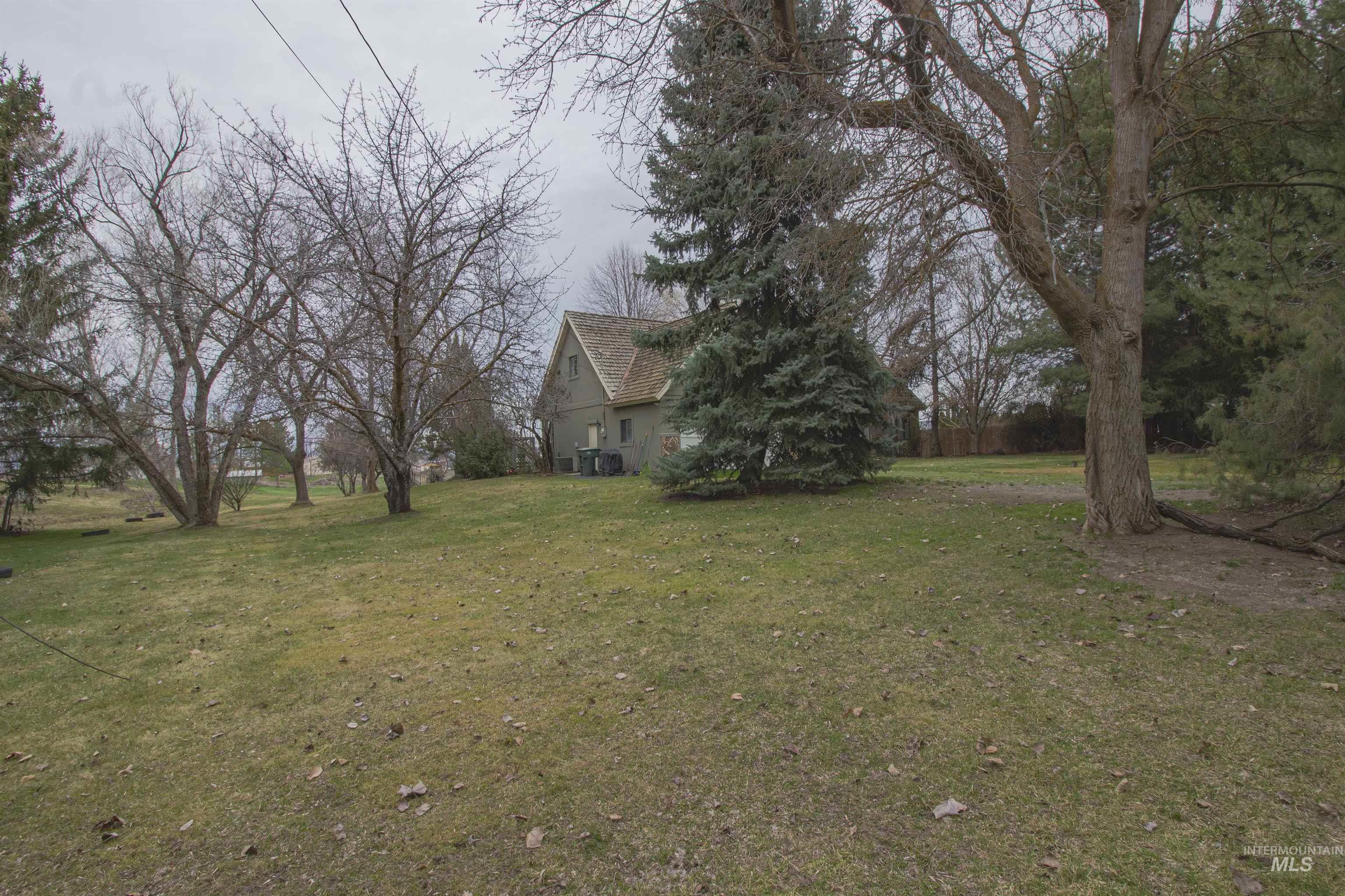 2465 Center Avenue Payette, ID 83661 - Photo 36 of 39 View of green lawn