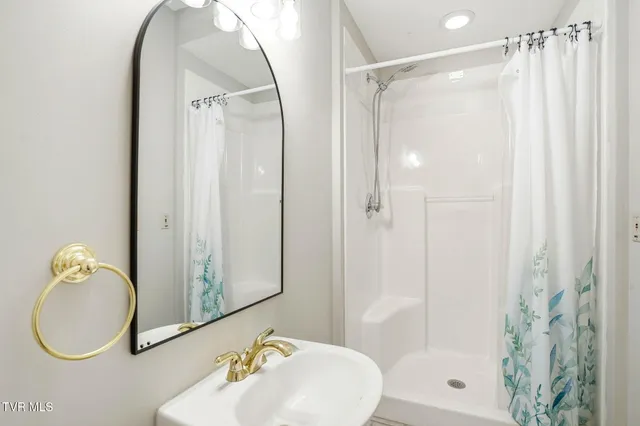 $589,900 | 3914 Leaf Point, Kingsport, TN 37663