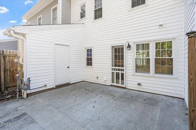 a view of a house with porch