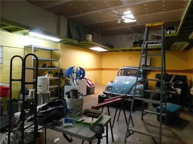 a view of a back yard