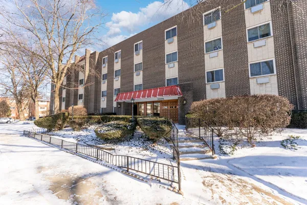 $312,500 | 10015 Beverly Drive, Unit 404, Skokie, IL 60076