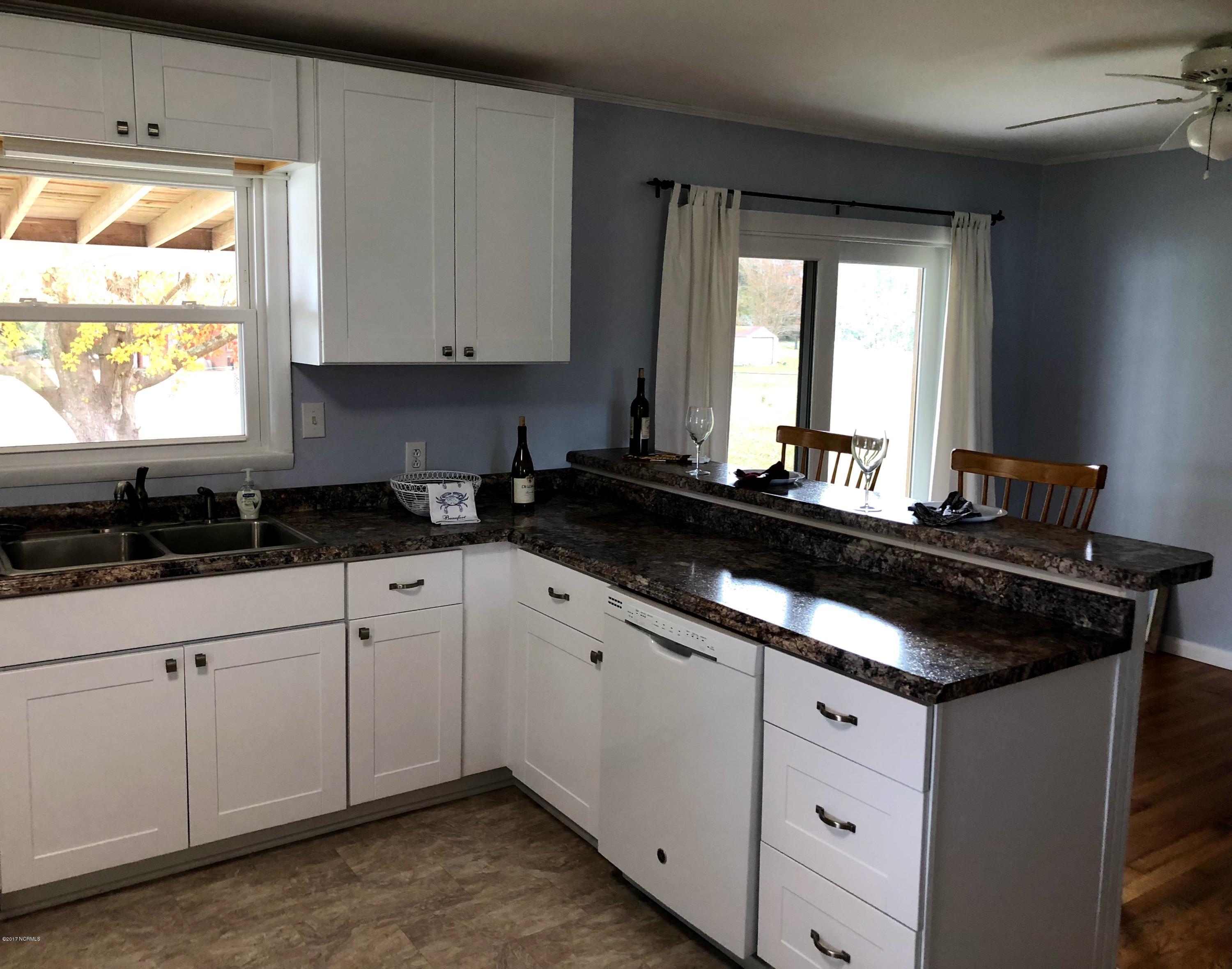 332 Tuttles Grove Road Beaufort, NC 28516 - Photo 9 of 30 Kitchen 5
