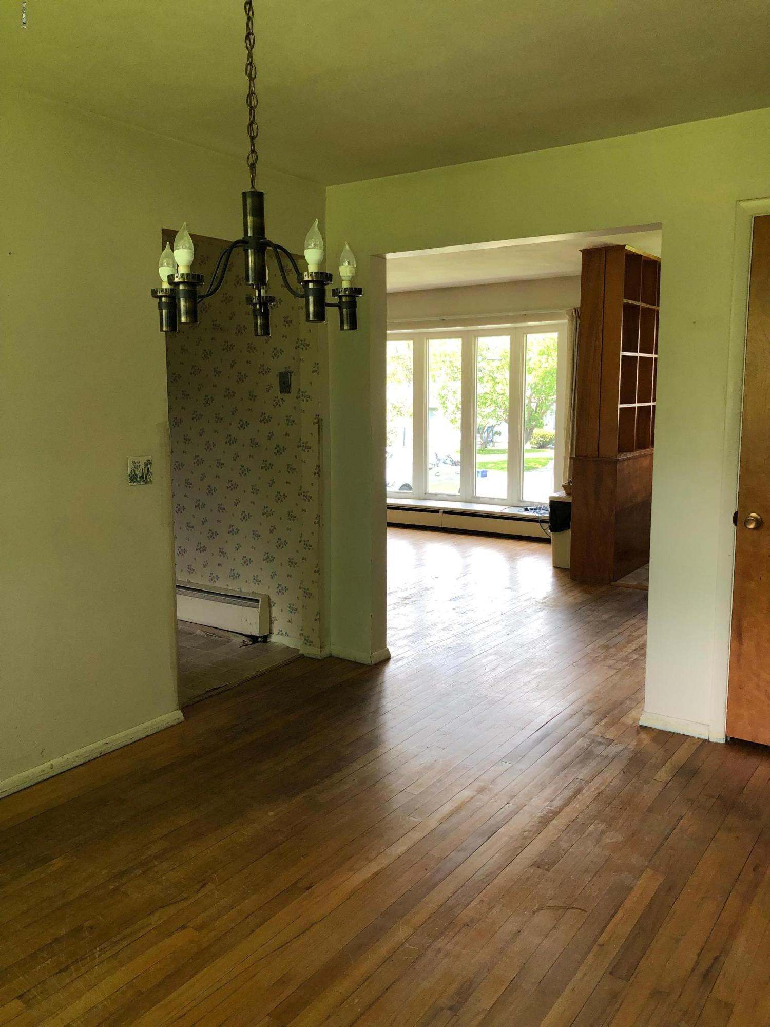 275 Eleanor Road Pittsfield, MA 01201 - Photo 7 of 18 275 eleanor dining room