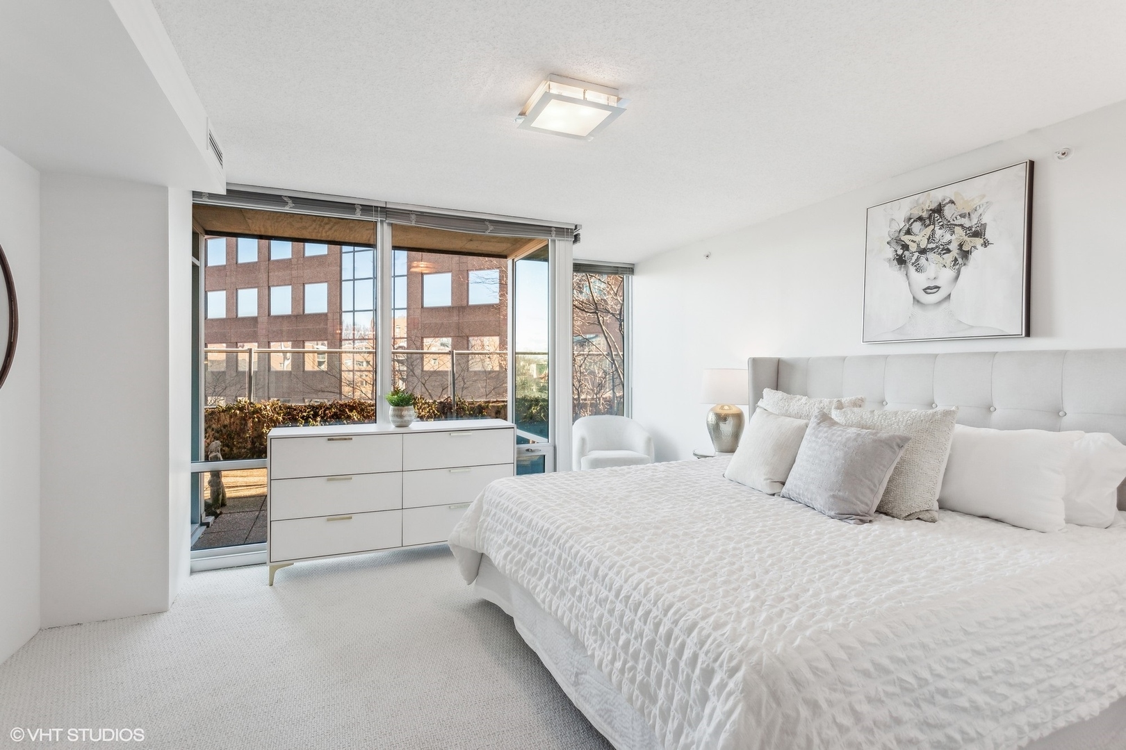 800 Elgin Road, Unit 511 Evanston, IL 60201 - Photo 14 of 29 a bedroom with a large bed and a large window
