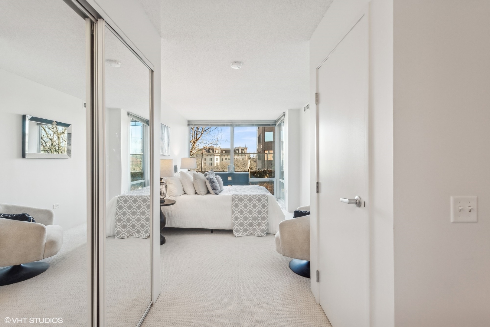 800 Elgin Road, Unit 511 Evanston, IL 60201 - Photo 18 of 29 a living room with furniture and a large window