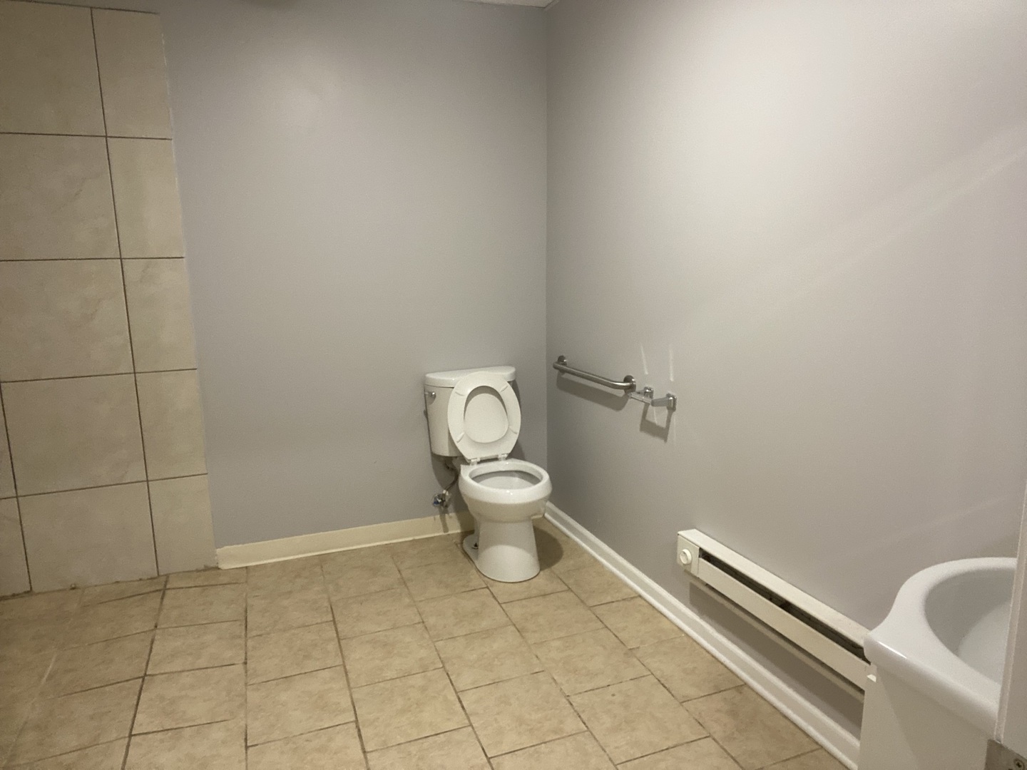 171 25th Avenue, Unit 8 Melrose Park, IL 60160 - Photo 6 of 16 a bathroom with a toilet
