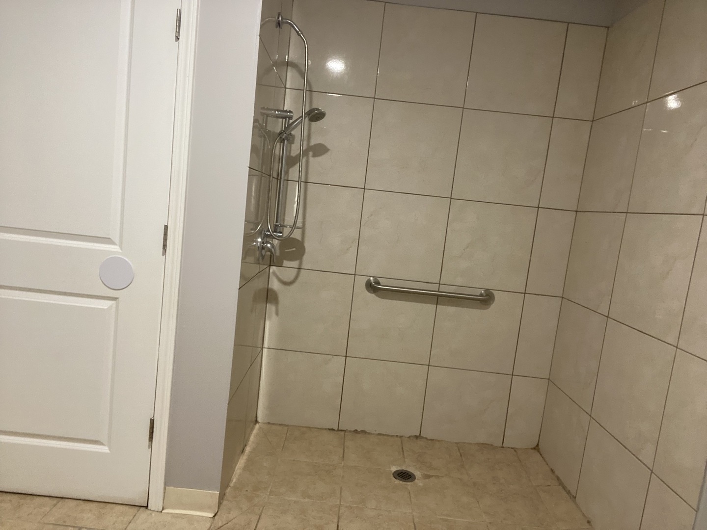 171 25th Avenue, Unit 8 Melrose Park, IL 60160 - Photo 7 of 16 a bathroom with a shower