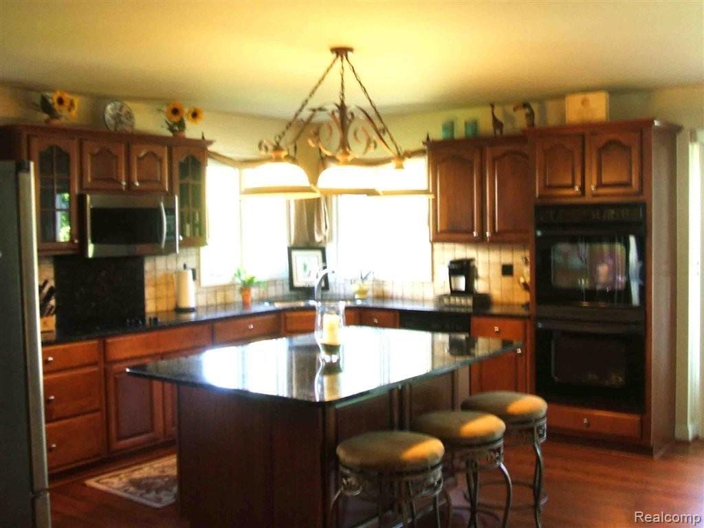 48241 Inveraray Road Canton, MI 48188 - Photo 6 of 33 2ND VIEW OF KITCHEN
