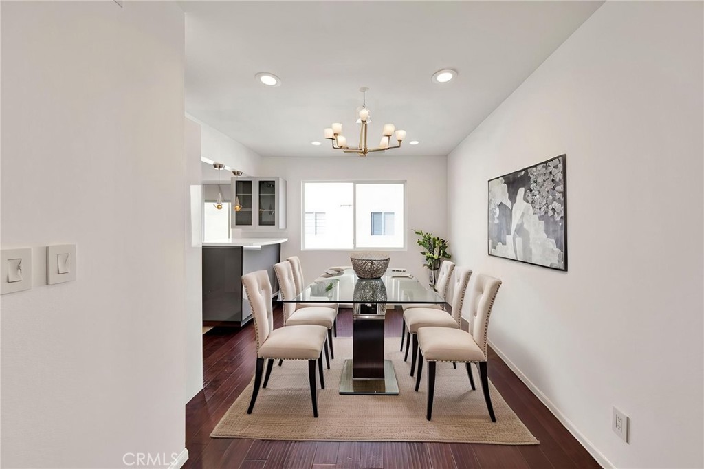9745 Vía Roma Burbank, CA 91504 - Photo 7 of 38
