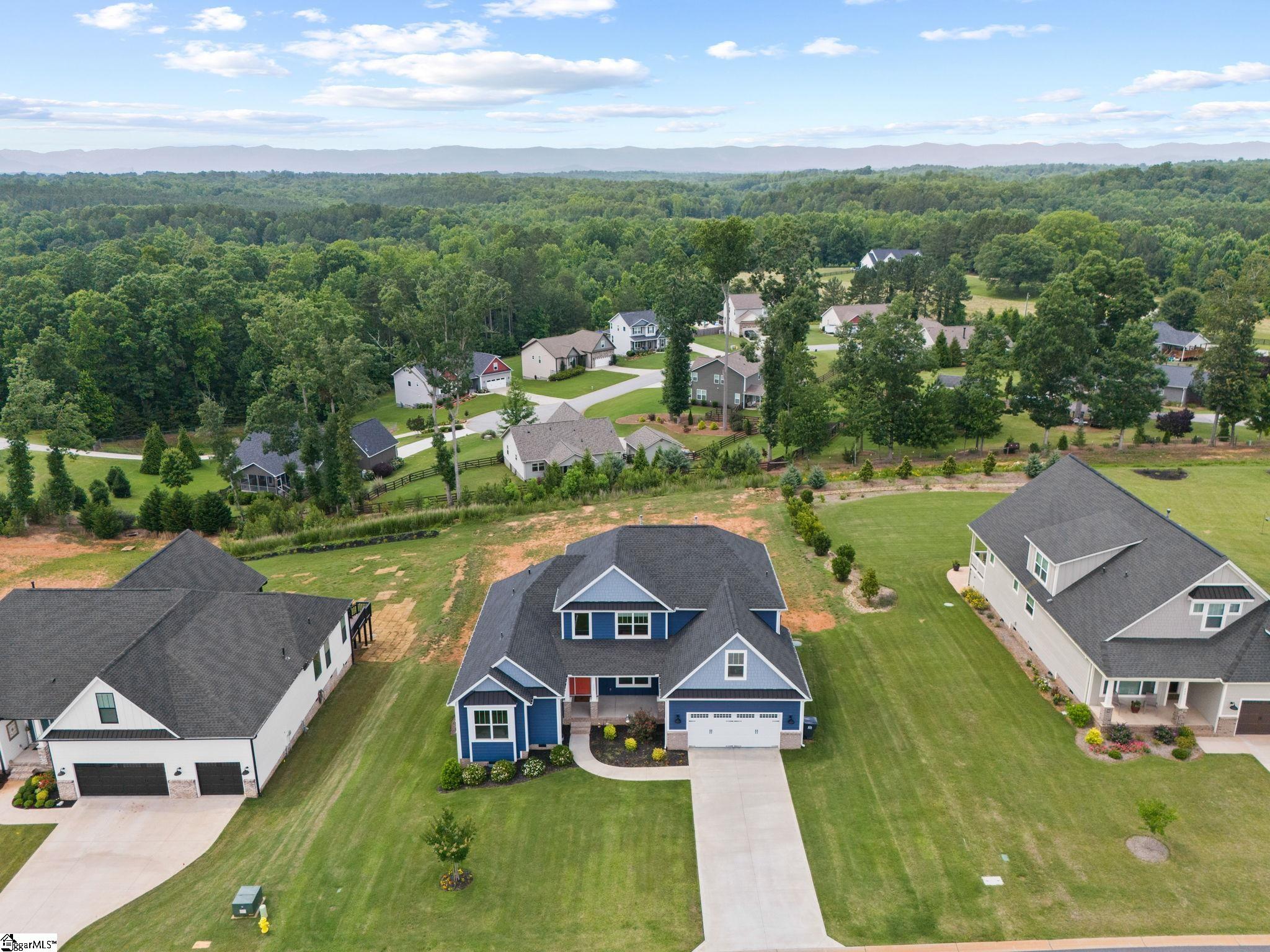 222 Montview Circle Greenville, SC 29617 - Photo 4 of 37