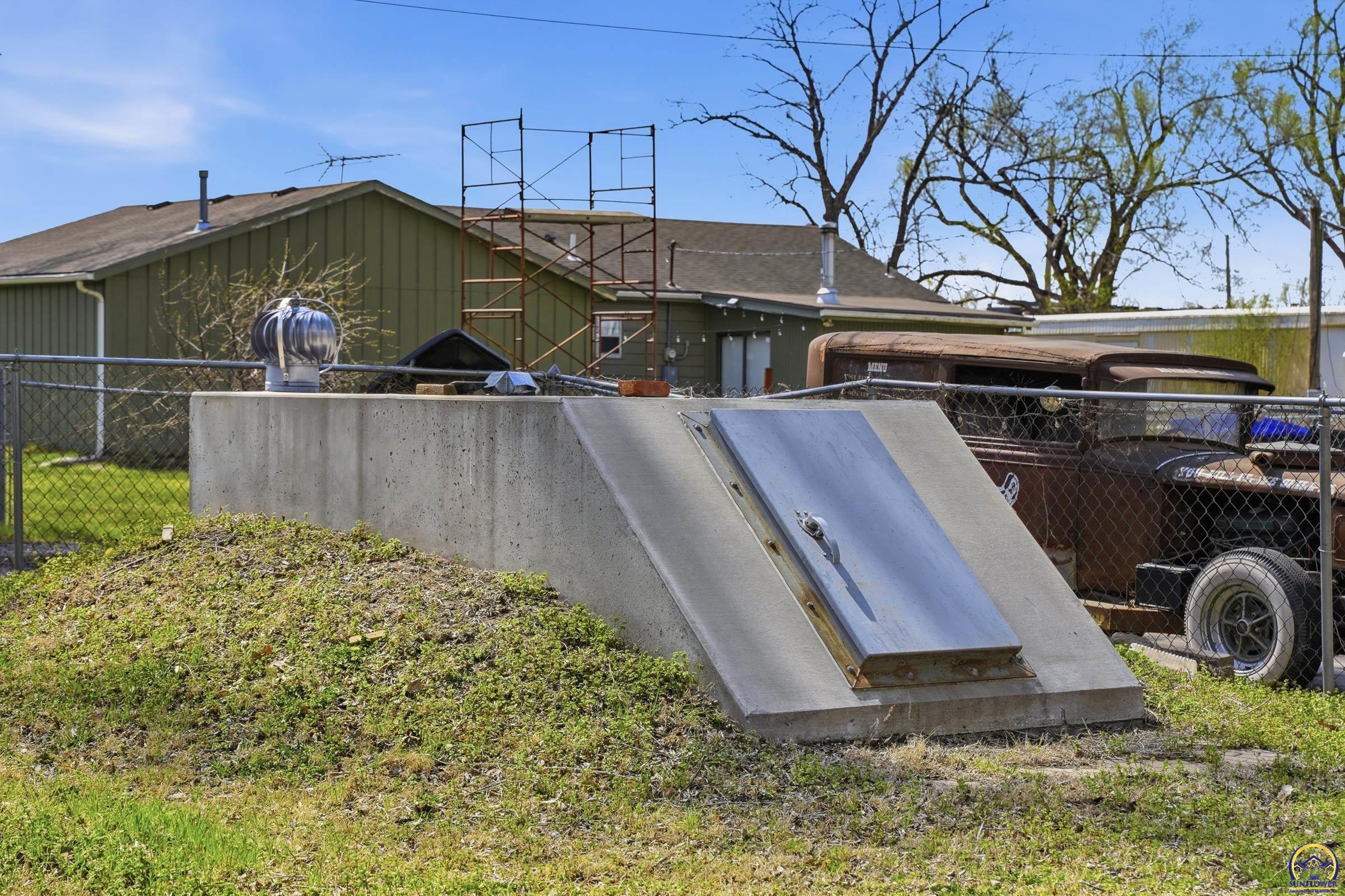 1209 Northwest Laurent Street Topeka, KS 66608 - Photo 16 of 18