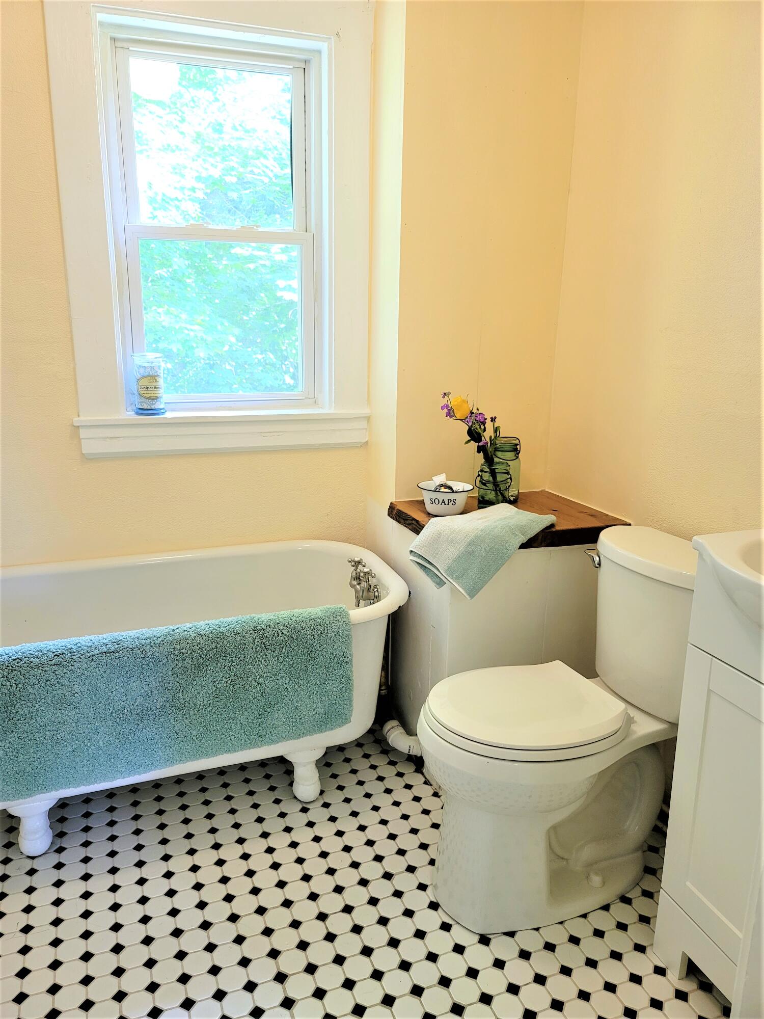 8 Pepinburke Lane Springvale, ME 04083 - Photo 22 of 26 pepinburke upstairs bath