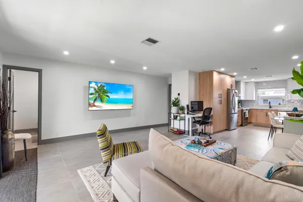 $2,000 | 2017 South Seacrest Boulevard, Unit C, Boynton Beach, FL 33435