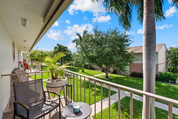 $2,000 | 2017 South Seacrest Boulevard, Unit C, Boynton Beach, FL 33435