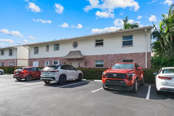 $2,000 | 2017 South Seacrest Boulevard, Unit C, Boynton Beach, FL 33435