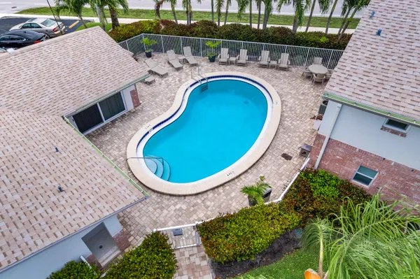 $2,000 | 2017 South Seacrest Boulevard, Unit C, Boynton Beach, FL 33435