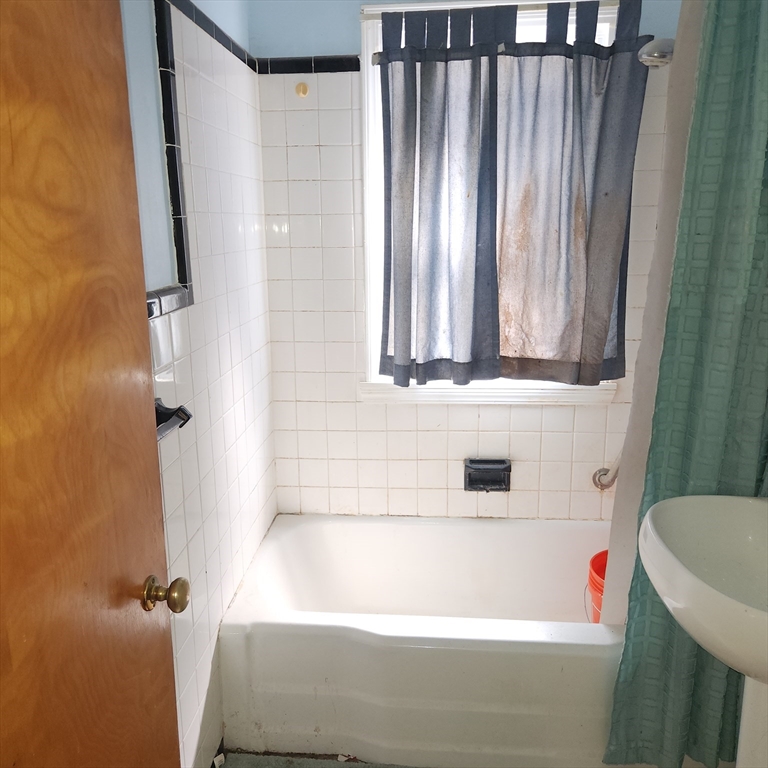 514 Dewey Street West Springfield, MA 01089 - Photo 19 of 42 a bathroom with bathtub and shower