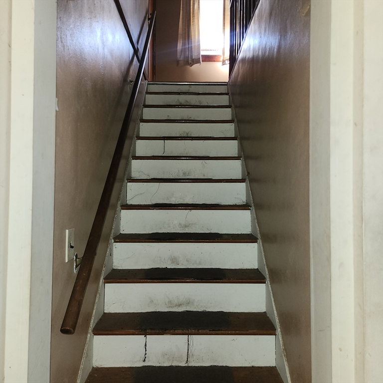 514 Dewey Street West Springfield, MA 01089 - Photo 25 of 42 a view of entryway