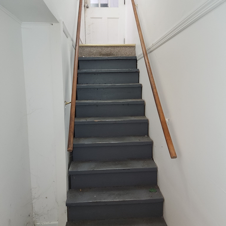 514 Dewey Street West Springfield, MA 01089 - Photo 29 of 42 a view of entryway