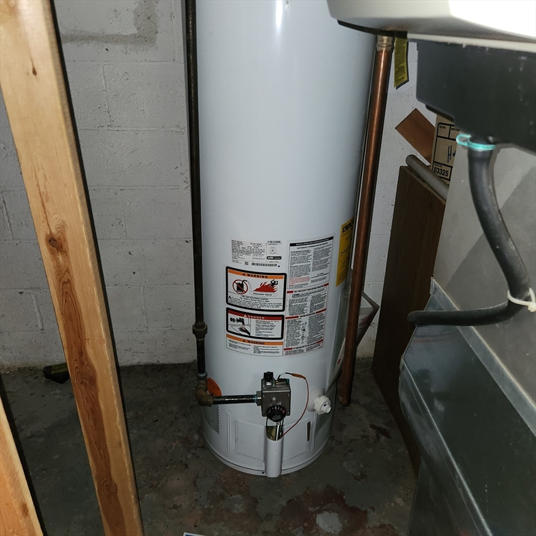 514 Dewey Street West Springfield, MA 01089 - Photo 32 of 42 a view of entryway