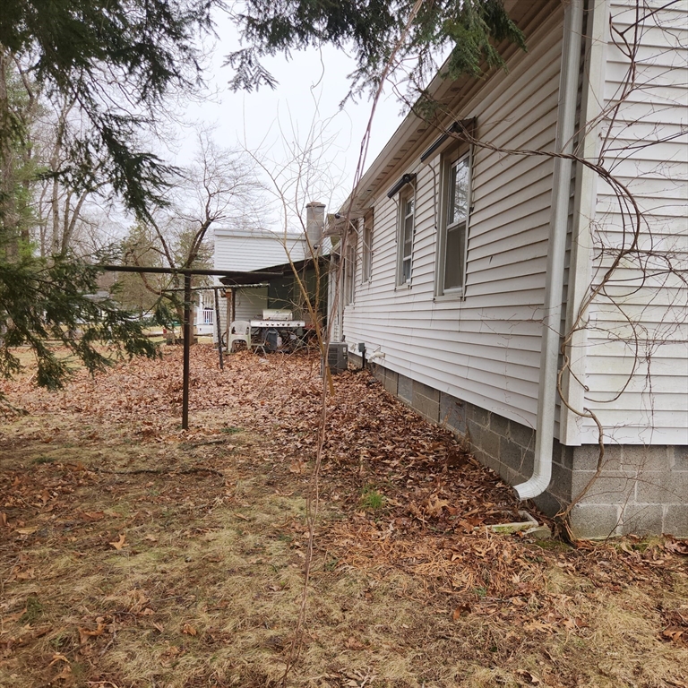 514 Dewey Street West Springfield, MA 01089 - Photo 42 of 42 a front view of a house with a yard