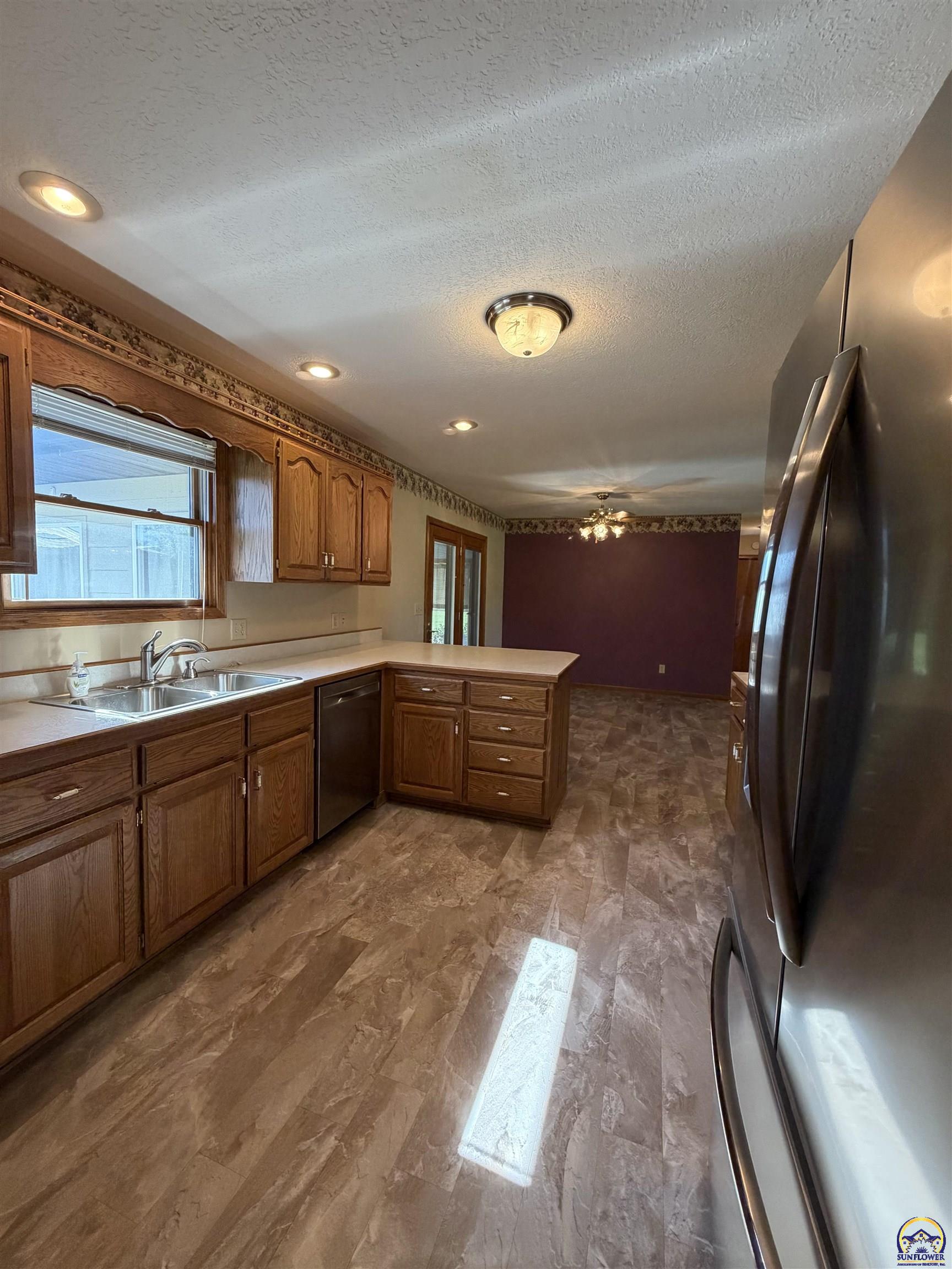 6130 Northeast Shaffer Road Topeka, KS 66617 - Photo 7 of 40