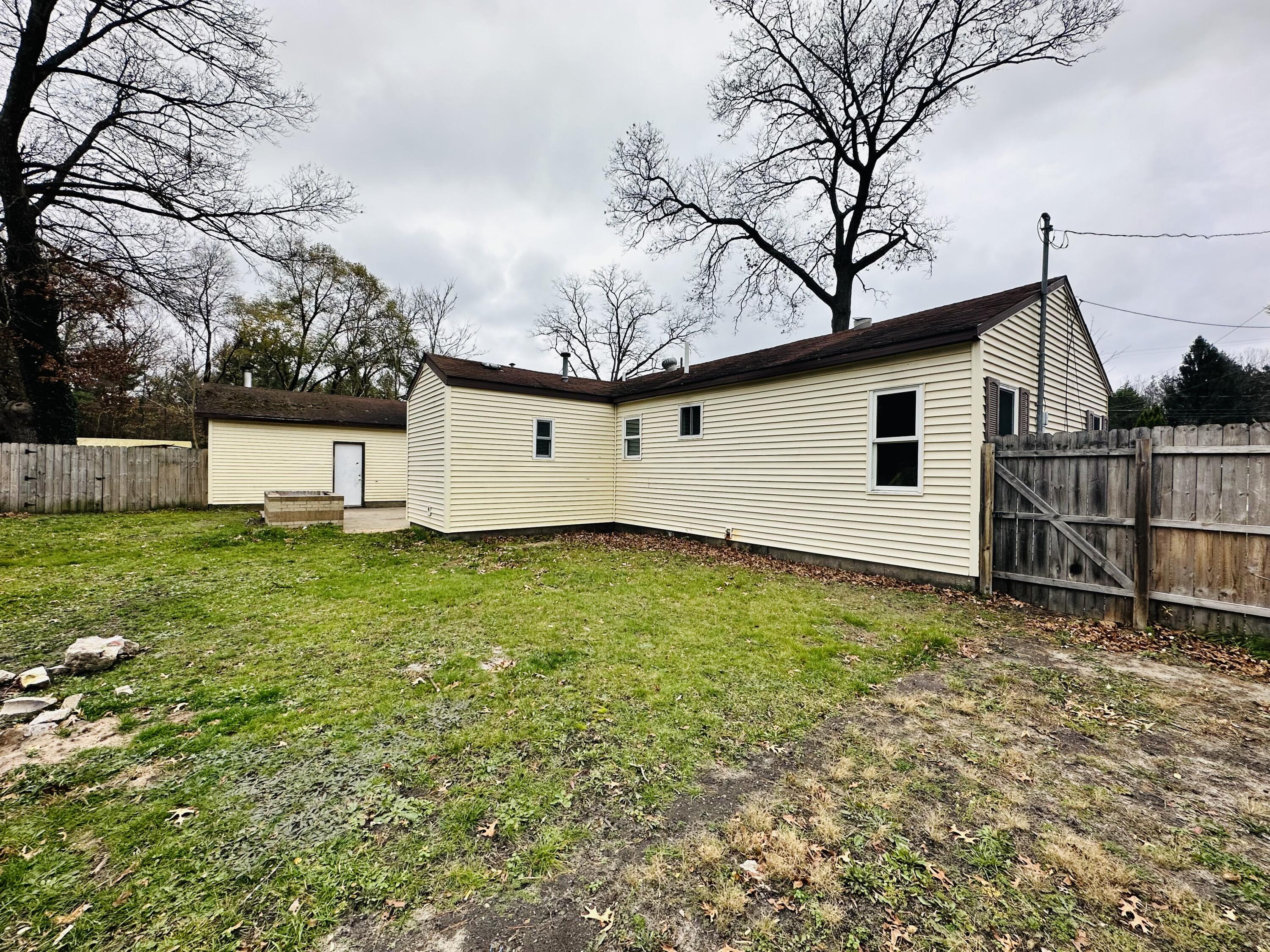 2836 North Whitehall Road Muskegon, MI 49445 - Photo 11 of 43 F5B74A7C-0924-47A6-BB43-E41AA65A7E4D