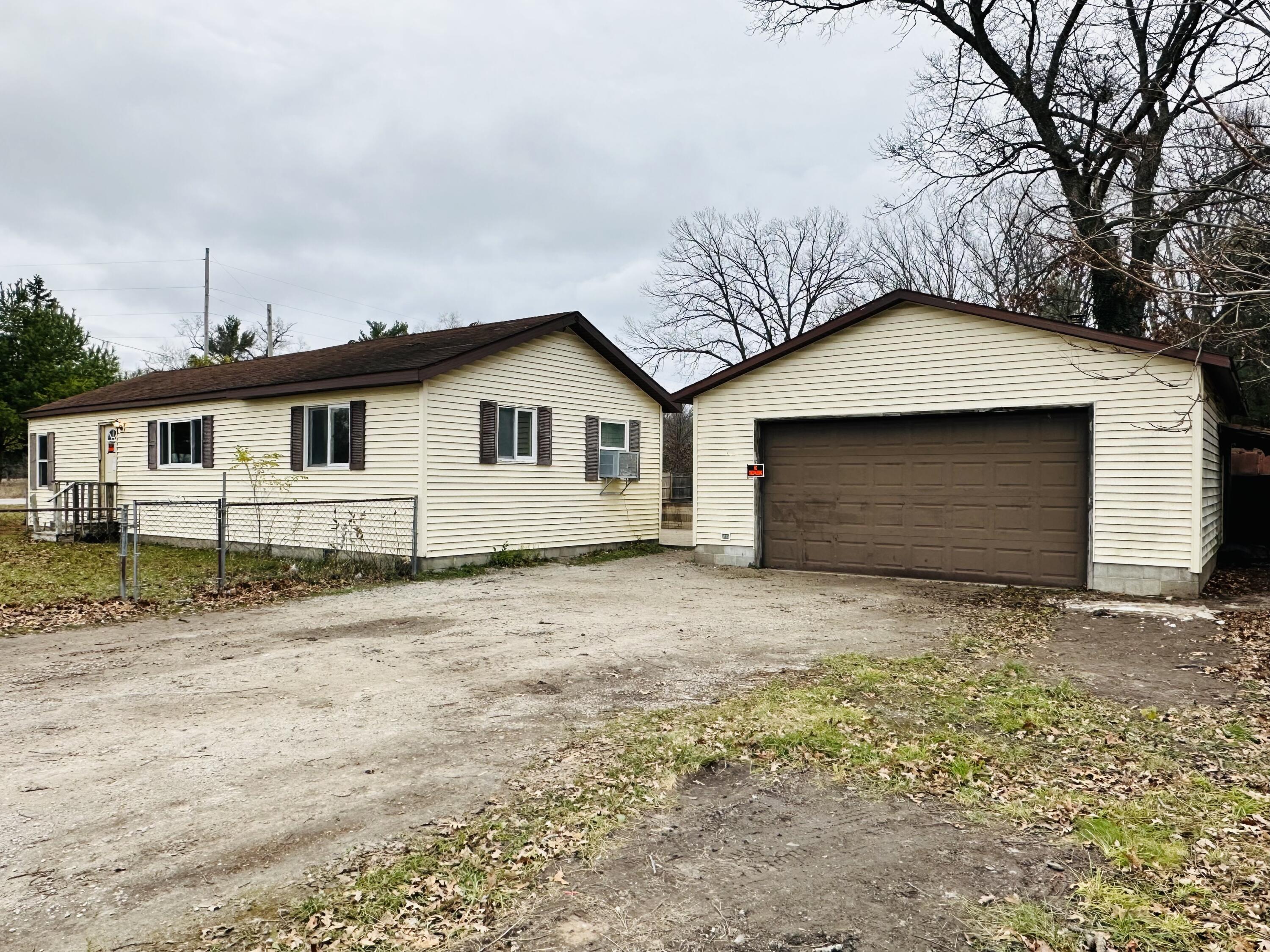 2836 North Whitehall Road Muskegon, MI 49445 - Photo 3 of 43 ED1FC1C2-E6F8-44DD-9E47-53D122389988