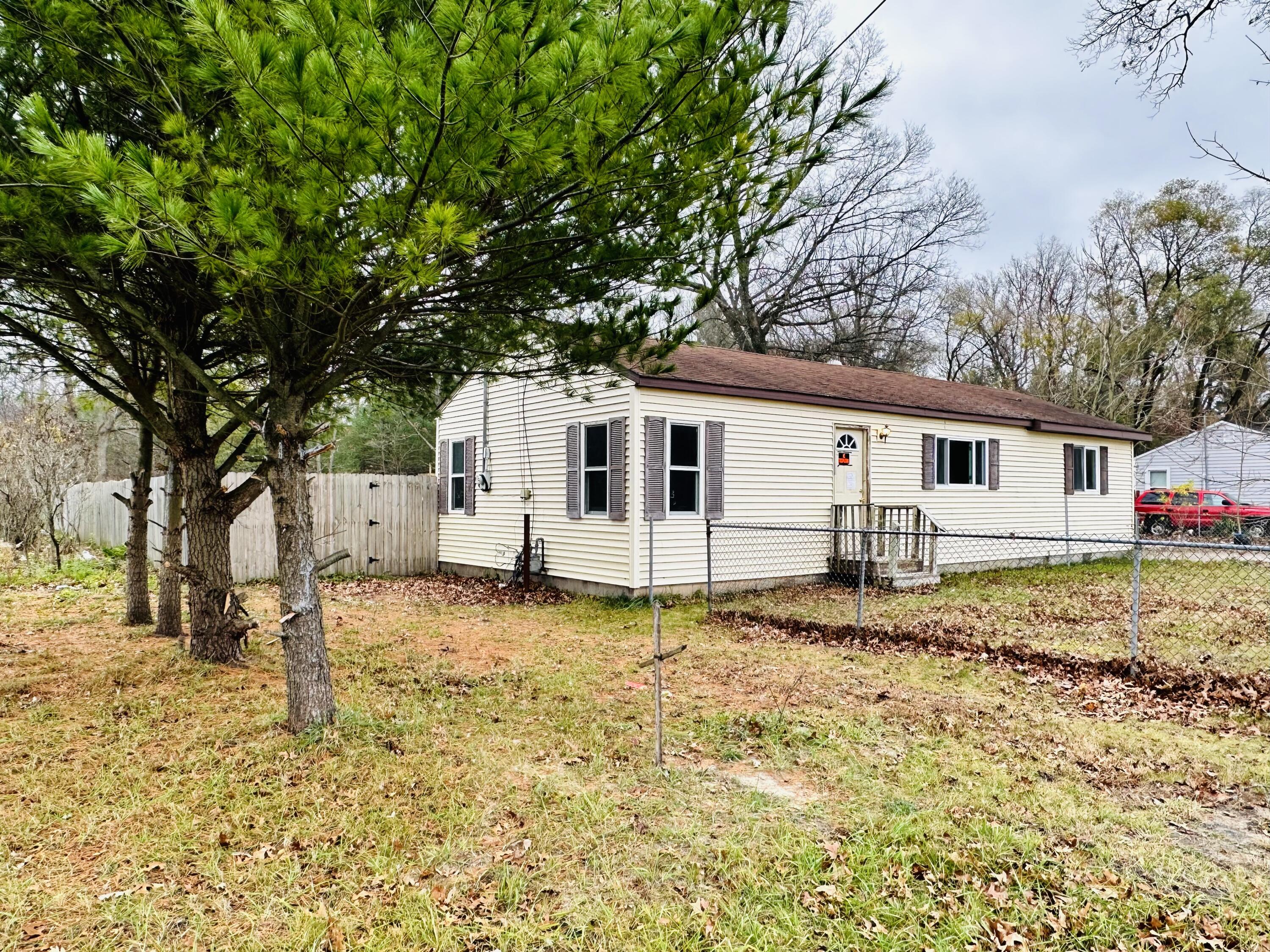 2836 North Whitehall Road Muskegon, MI 49445 - Photo 6 of 43 9261F3A2-6F4B-4CF4-88D5-6F047DF17F45