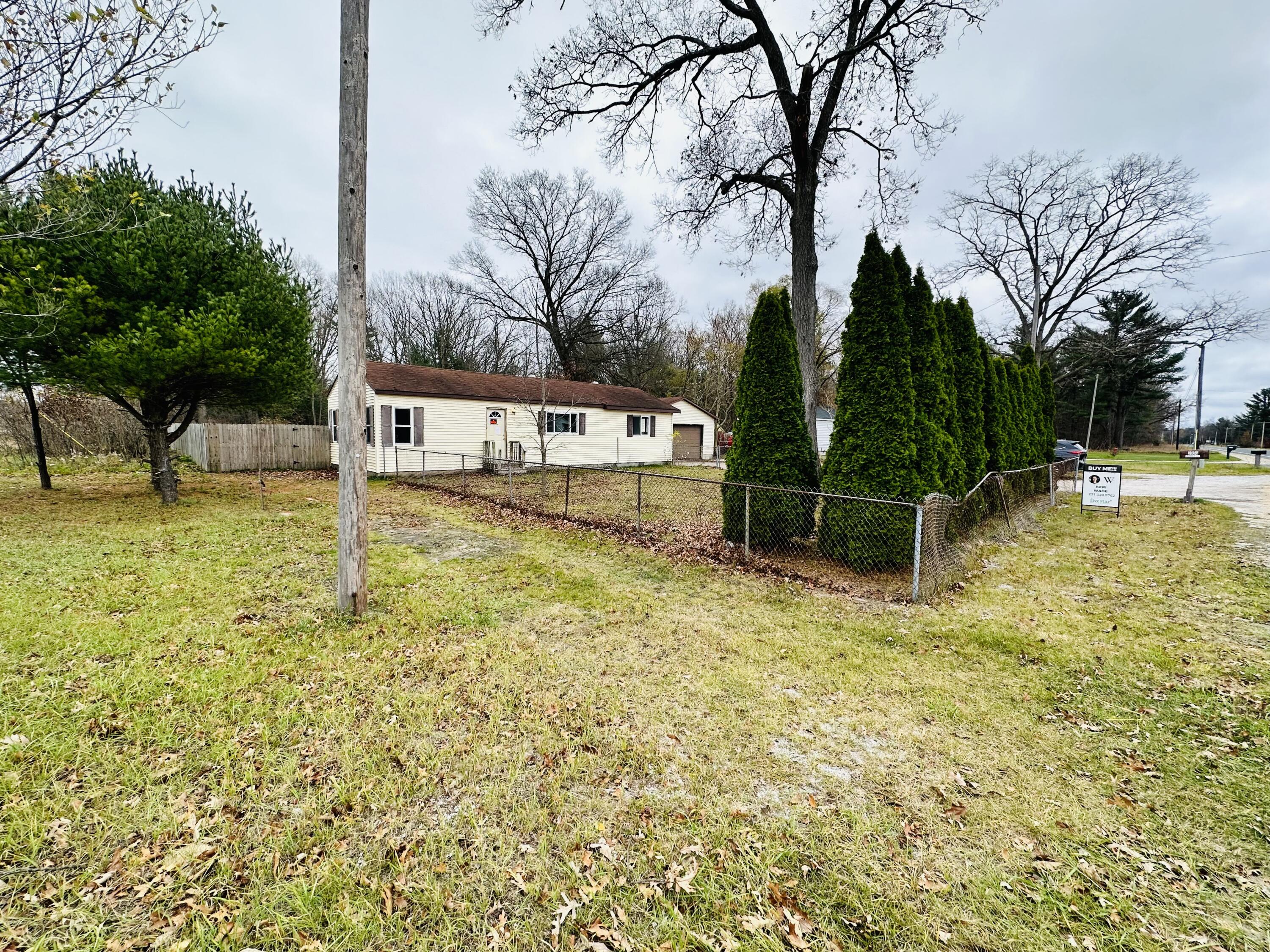 2836 North Whitehall Road Muskegon, MI 49445 - Photo 8 of 43 77F536BE-384C-4902-9CE0-DA915FF87D1F