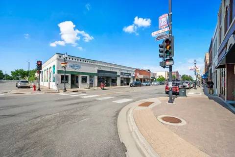 $350,000 | 2030 Mainstreet, Hopkins, MN 55343