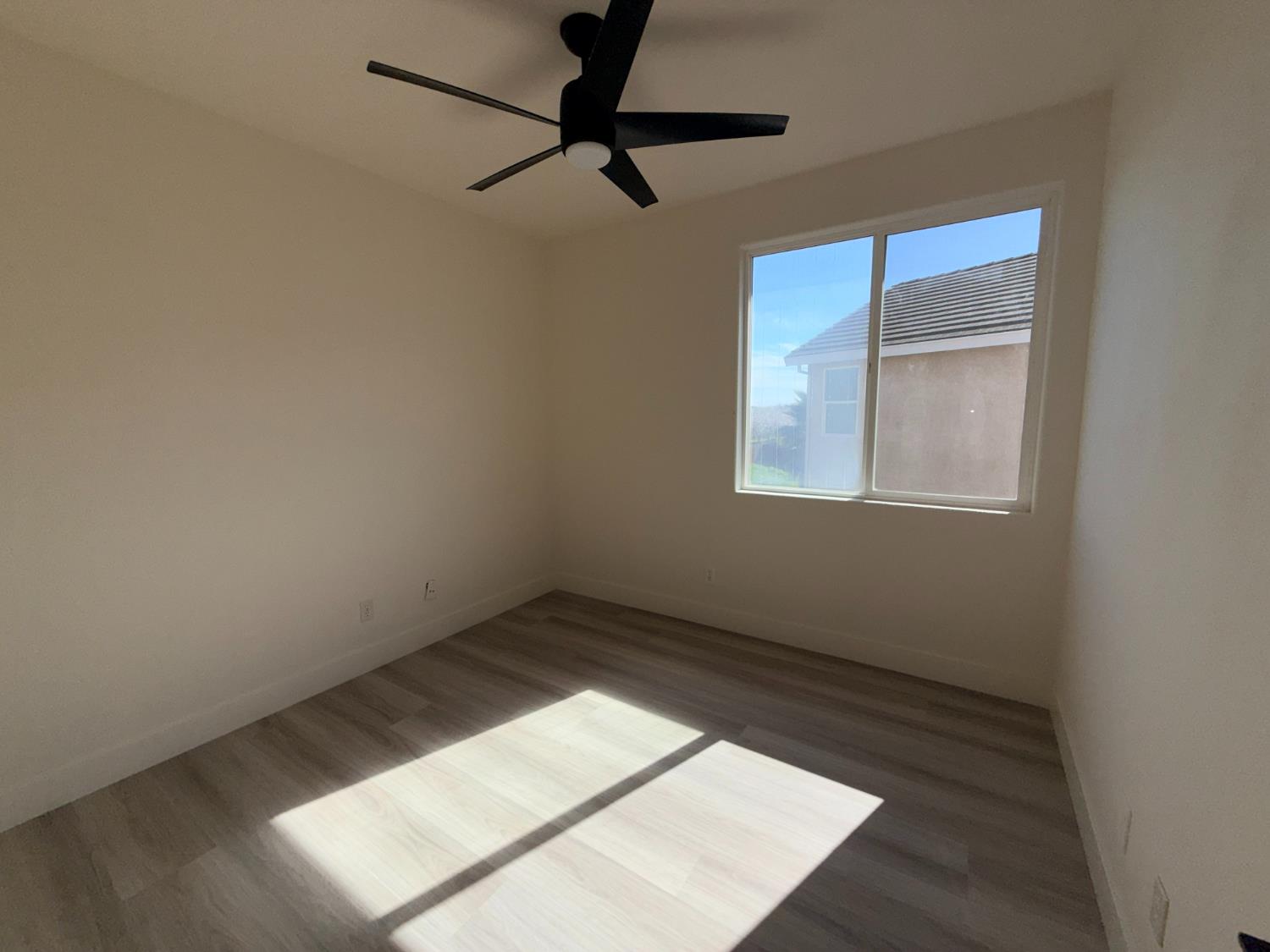 1977 Lemon Avenue Madera, CA 93637 - Photo 12 of 17 an empty room with a window