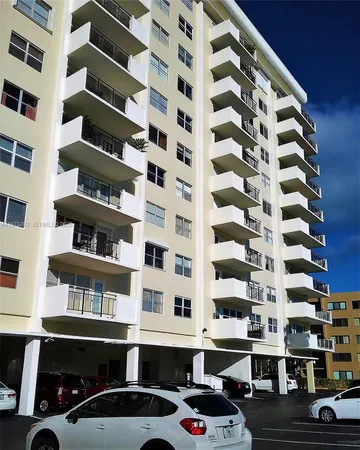 $3,000 | 401 Golden Isles Drive, Unit 208, Hallandale Beach, FL 33009
