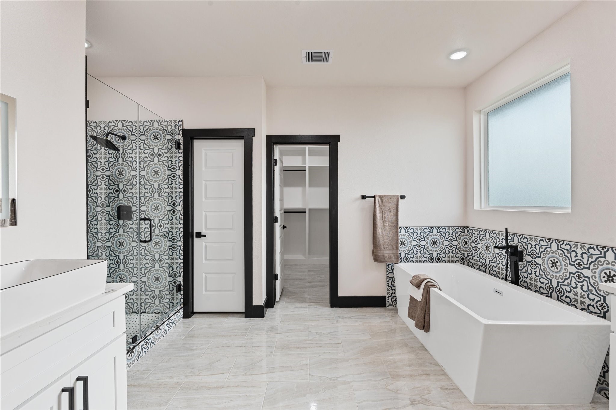 447 Sunset Trail Angleton, TX 77515 - Photo 26 of 41 Primary Bathroom/Soaking tub/Separate shower