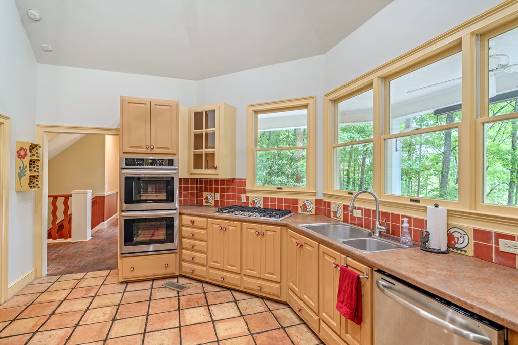 107 North Rainsong Road Dalton, GA 30720 - Photo 11 of 52 Gallery Image 11