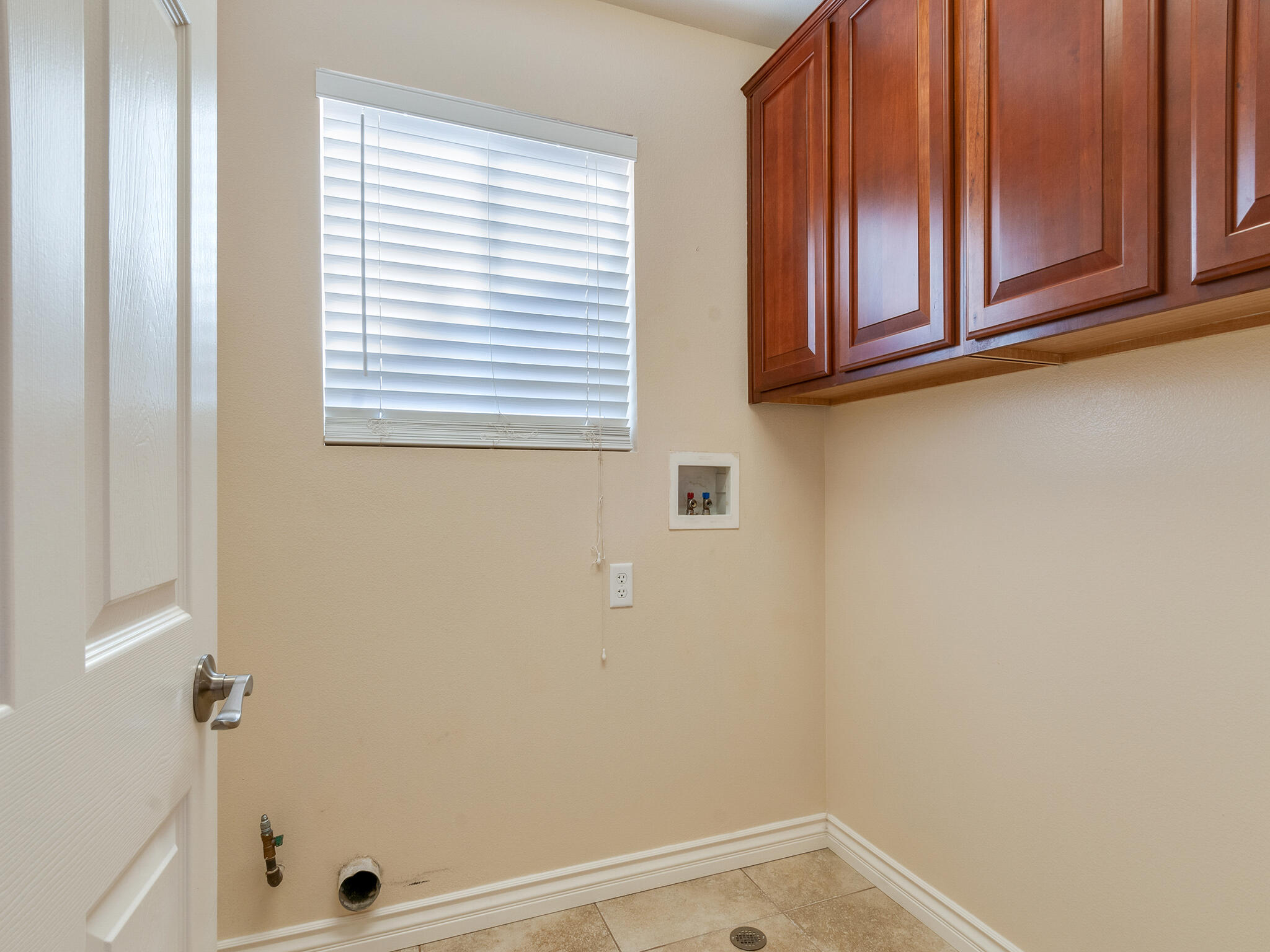 27747 Tate Road Menifee, CA 92585 - Photo 20 of 31 Upstairs Laundry Room