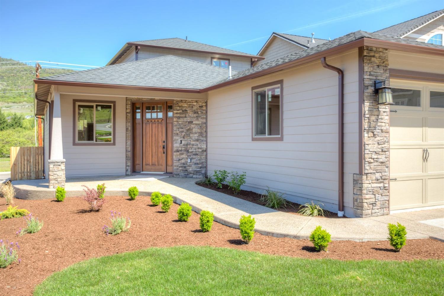 4686 Hillcrest Road Medford, OR 97504 - Photo 2 of 28 Additional Photo