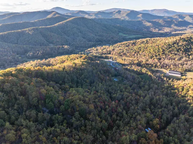 a view of a tennis court