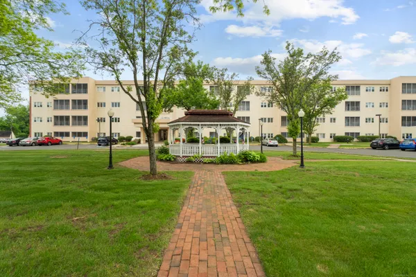 a view of residential houses with yard and green space