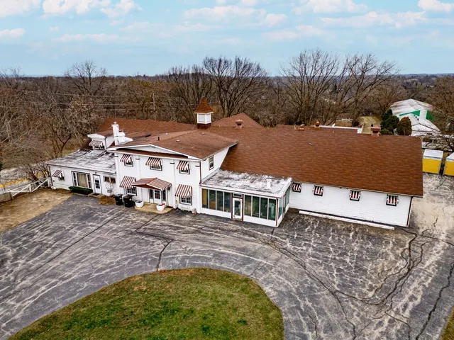$1,590,000 | 25718 West State Rte 22, Barrington, IL 60010