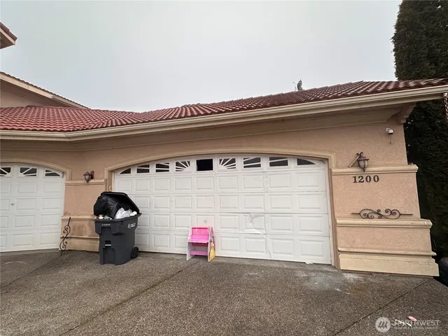 a view of front a house with garage
