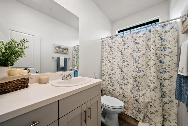 $449,700 | 5016 Monaco Parkway, Redding, CA 96002