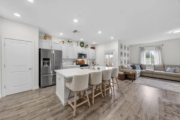 $444,900 | 5016 Monaco Parkway, Redding, CA 96002