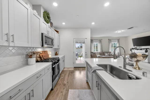 $449,700 | 5016 Monaco Parkway, Redding, CA 96002