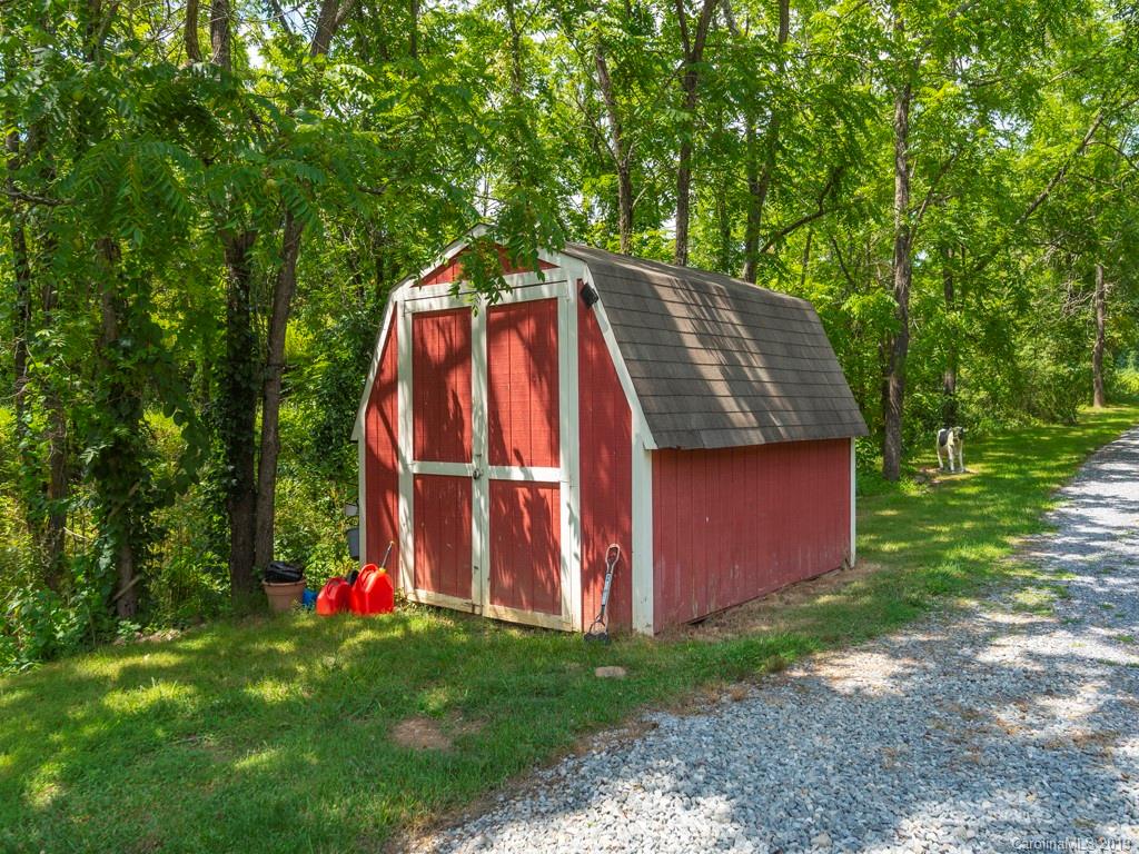 2488 Thickety Road Clyde, NC 28721 - Photo 21 of 25 a view of a back yard
