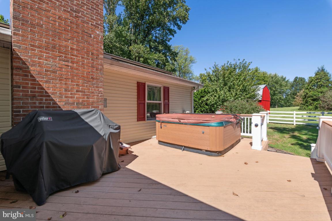 1973 Bachmans Valley Road Manchester, MD 21102 - Photo 27 of 31 Composite deck, grill conveys