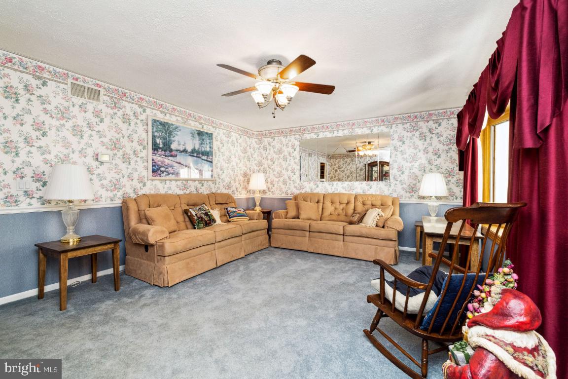 1973 Bachmans Valley Road Manchester, MD 21102 - Photo 5 of 31 Living room