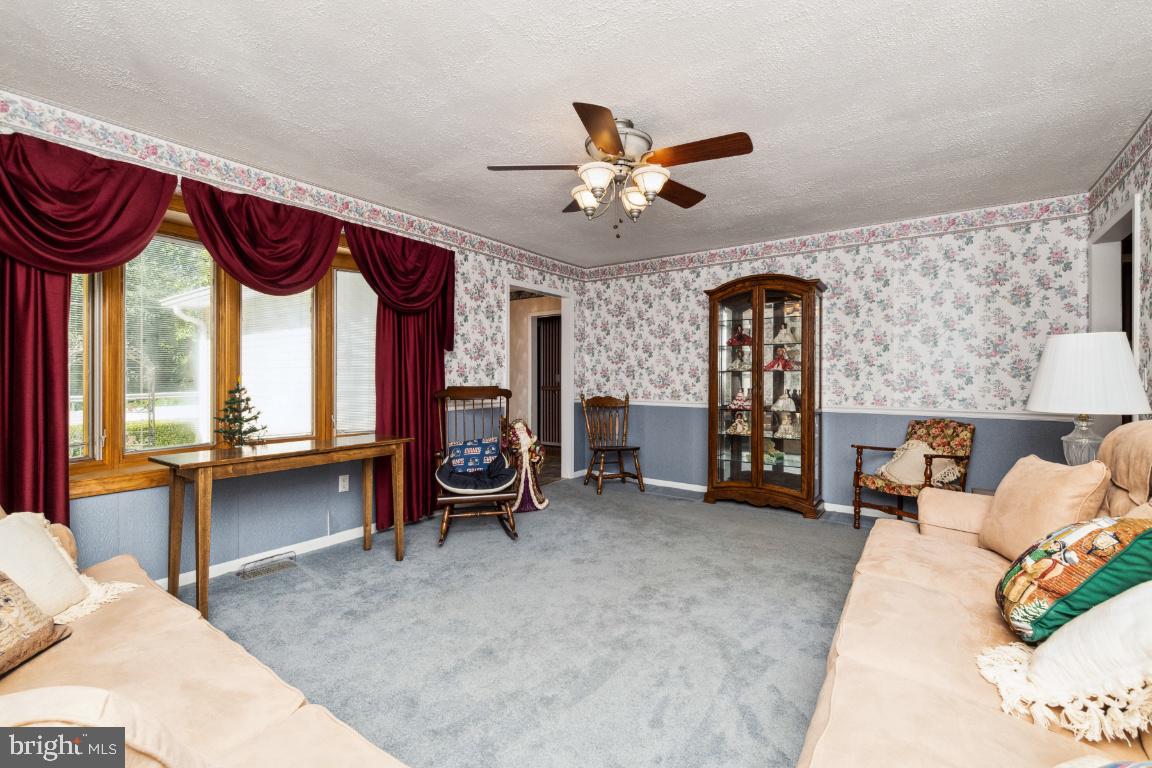 1973 Bachmans Valley Road Manchester, MD 21102 - Photo 6 of 31 Living room
